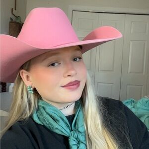 Meet your Posher, Lily